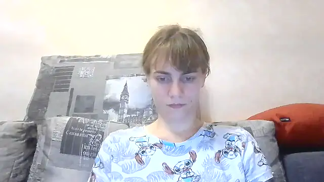 Snapshot of Loriven chatting on 10.08.25 Loriven online show from 10.08.25