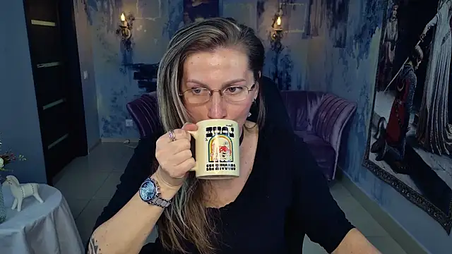 Snapshot of UmaSpace chatting on 09.13.25 UmaSpace online show from 09.13.25