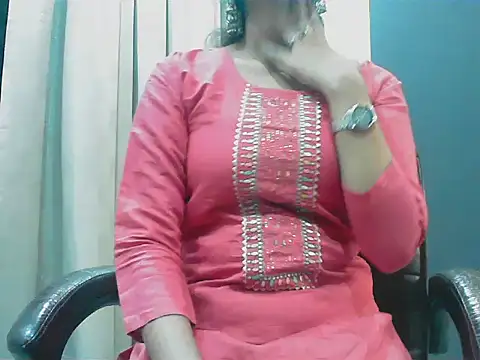 Snapshot of short_girl_ chatting on 10.10.25 short girl  online show from 10.10.25