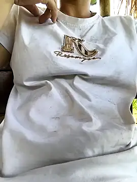 Snapshot of lily-00 chatting on 09.15.25 lily-00 online show from 09.15.25