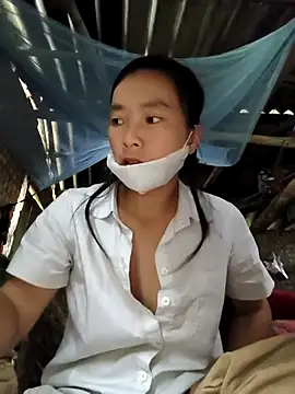 Snapshot of lily-00 chatting on 11.08.25 lily-00 online show from 11.08.25