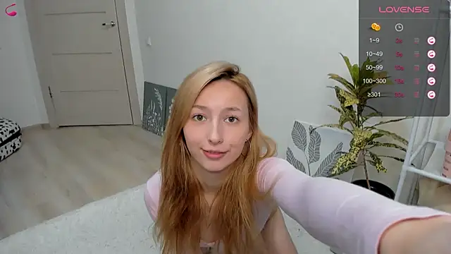 Snapshot of SandyCramerrr chatting on 10.13.25 SandyCramerrr online show from 10.13.25