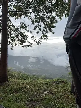 Snapshot of sky-wolves chatting on 10.10.25 sky-wolves online show from 10.10.25