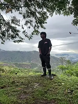 Snapshot of sky-wolves chatting on 10.12.25 sky-wolves online show from 10.12.25