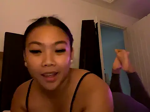 Snapshot of MissCherryyxox chatting on 09.16.25 MissCherryyxox online show from 09.16.25