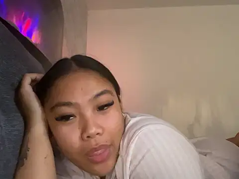 Snapshot of MissCherryyxox chatting on 09.18.25 MissCherryyxox online show from 09.18.25