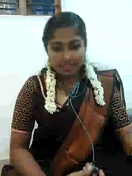 Snapshot of TAMIL_AMMUKUTTYY chatting on 09.18.25 TAMIL AMMUKUTTYY online show from 09.18.25