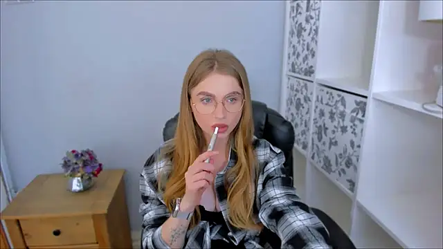 JasmineAlone online show from 10.12.25