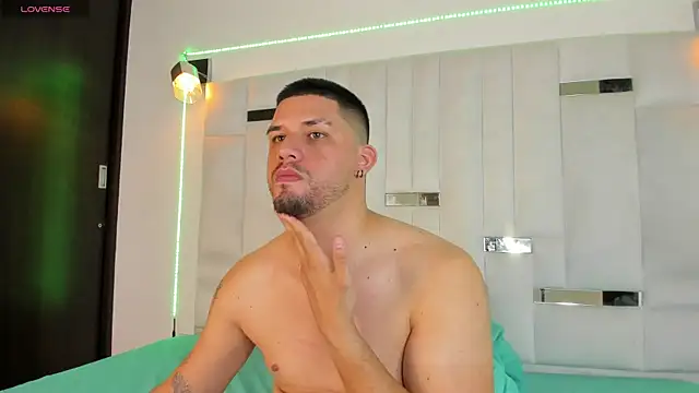 Snapshot of Jacob19_ chatting on 10.05.25 Jacob19  online show from 10.05.25