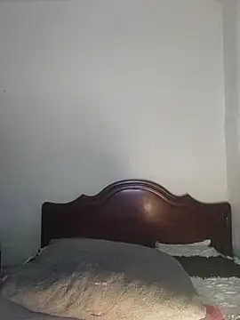 Snapshot of Vale_stone_ chatting on 10.10.25 Vale stone  online show from 10.10.25