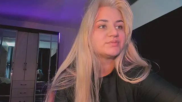 Snapshot of BarbaraSiren chatting on 10.12.25 BarbaraSiren online show from 10.12.25