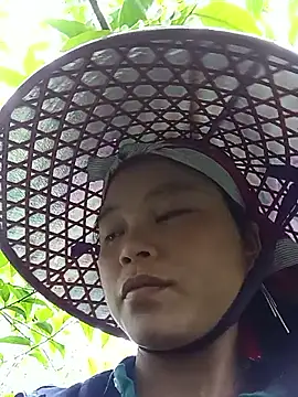 clara-cute online show from 10.08.25
