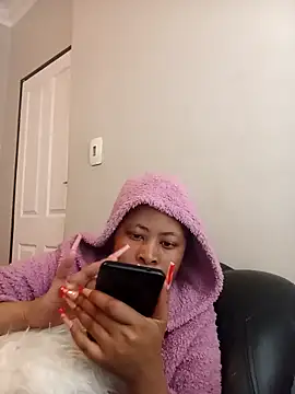 Snapshot of BubblyBeautiful chatting on 10.20.25 BubblyBeautiful online show from 10.20.25