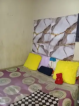 Snapshot of BubblyBeautiful chatting on 10.29.25 BubblyBeautiful online show from 10.29.25