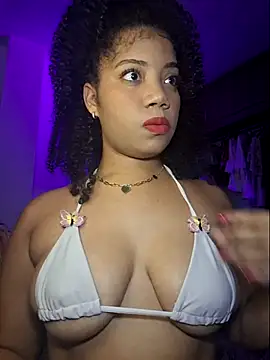 Snapshot of hottielatina chatting on 11.08.25 hottielatina online show from 11.08.25