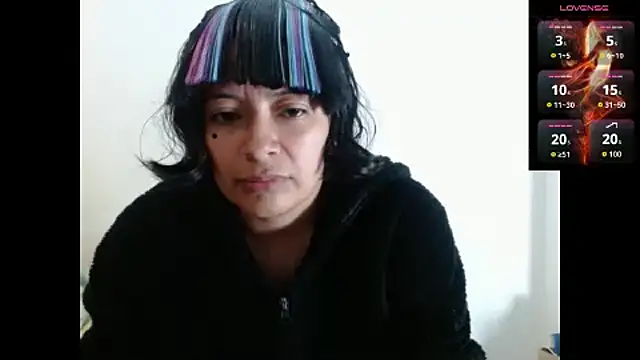 Snapshot of Acelinrose chatting on 09.28.25 Acelinrose online show from 09.28.25