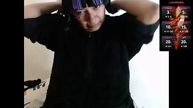 Snapshot of Acelinrose chatting on 09.29.25 Acelinrose online show from 09.29.25