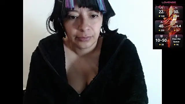 Snapshot of Acelinrose chatting on 10.11.25 Acelinrose online show from 10.11.25
