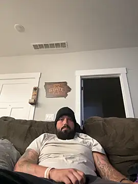 Snapshot of Halestorm911 chatting on 11.10.25 Halestorm911 online show from 11.10.25