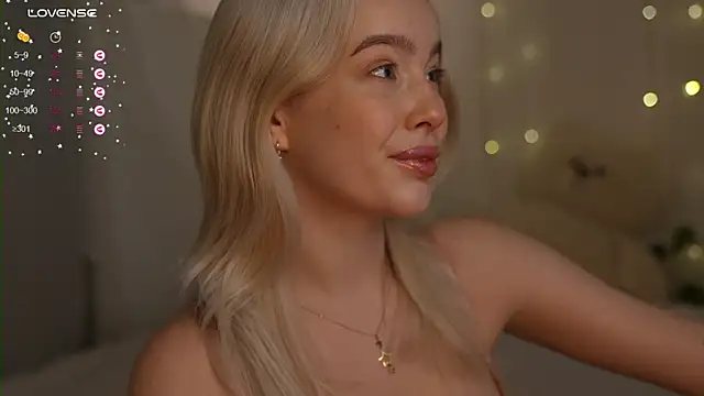 Snapshot of mother__of__dragons chatting on 10.02.25 mother of dragons online show from 10.02.25