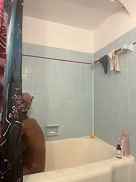 Snapshot of oceanmotion762 chatting on 10.28.25 oceanmotion762 online show from 10.28.25