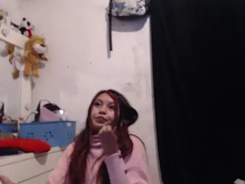 Snapshot of dulce-emily18 chatting on 09.21.25 dulce-emily18 online show from 09.21.25