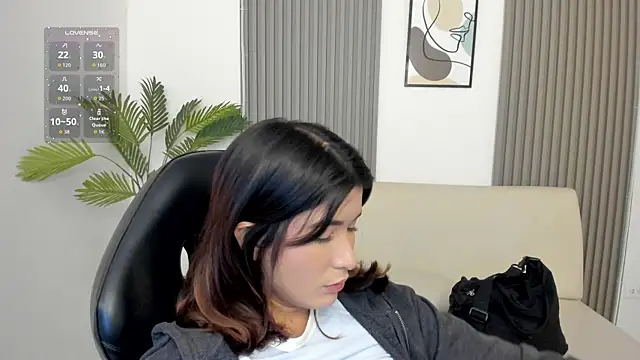 Snapshot of emiilyy_cute chatting on 10.14.25 emiilyy cute online show from 10.14.25