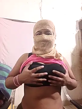 Snapshot of Shazfairy chatting on 10.08.25 Shazfairy online show from 10.08.25