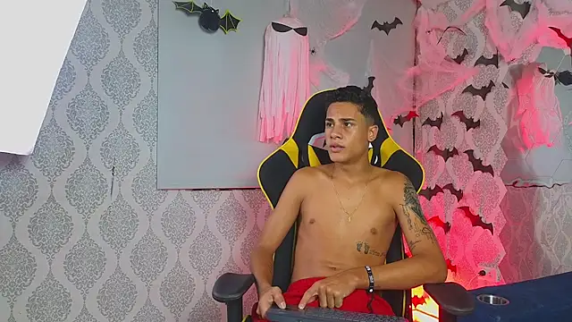 Snapshot of Twink_davidxx chatting on 10.25.25 Twink davidxx online show from 10.25.25