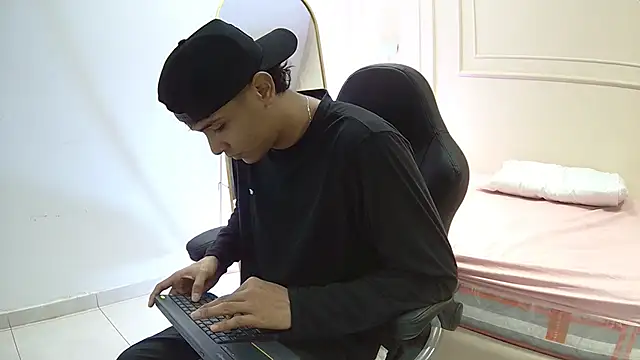 mila phoenix online show from 10.20.25