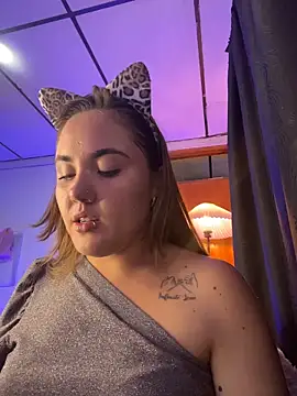 Snapshot of Dakota_Greys chatting on 10.31.25 Dakota Greys online show from 10.31.25