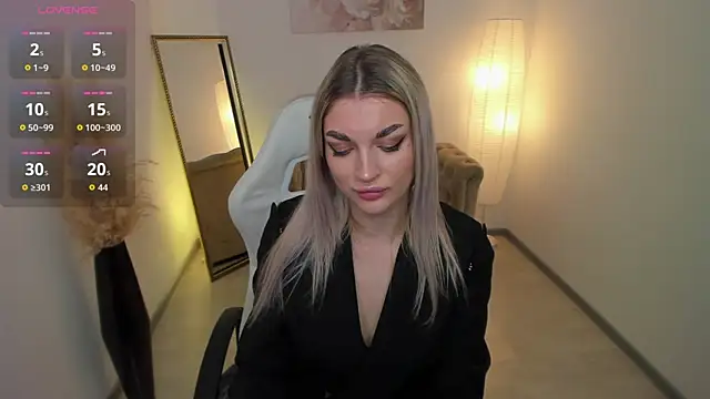Snapshot of Alice_Cutieee chatting on 10.18.25 Alice Cutieee online show from 10.18.25