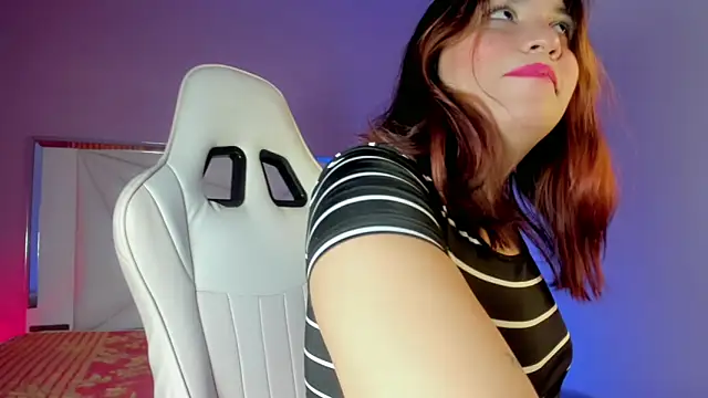 Snapshot of Isabela_saenz chatting on 10.15.25 Isabela saenz online show from 10.15.25