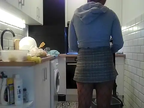 Snapshot of HotLenaX chatting on 10.24.25 HotLenaX online show from 10.24.25