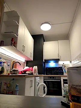 Snapshot of HotLenaX chatting on 11.04.25 HotLenaX online show from 11.04.25