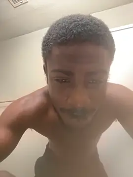 Snapshot of Zellyzelly2100 chatting on 11.15.25 Zellyzelly2100 online show from 11.15.25