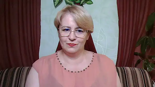 Snapshot of Selena-Velvet chatting on 10.05.25 Selena-Velvet online show from 10.05.25