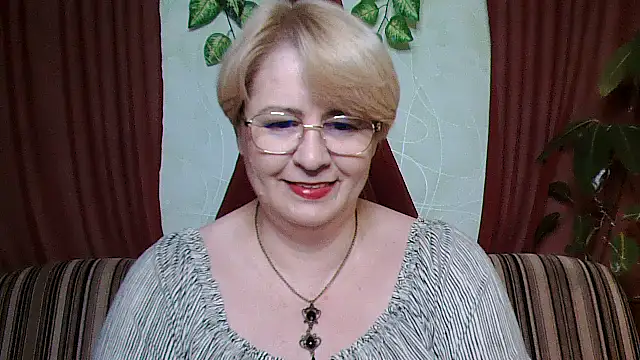 Snapshot of Selena-Velvet chatting on 10.12.25 Selena-Velvet online show from 10.12.25