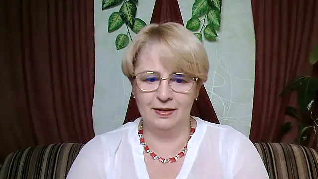 Snapshot of Selena-Velvet chatting on 10.15.25 Selena-Velvet online show from 10.15.25