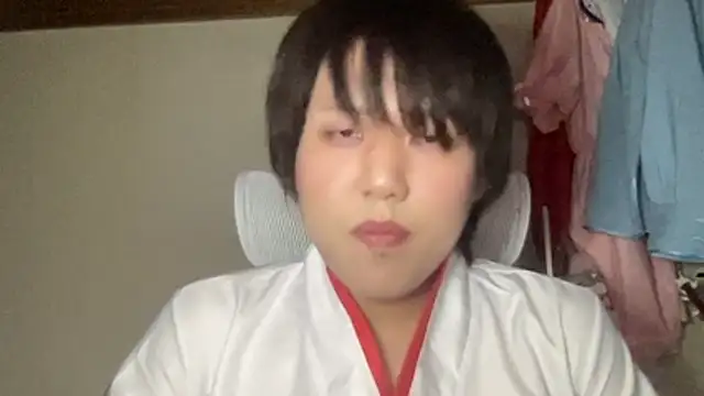 Snapshot of nuu1_221 chatting on 10.31.25 nuu1 221 online show from 10.31.25