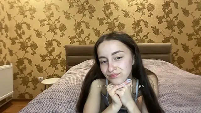 RiriLovesYouu online show from 10.19.25