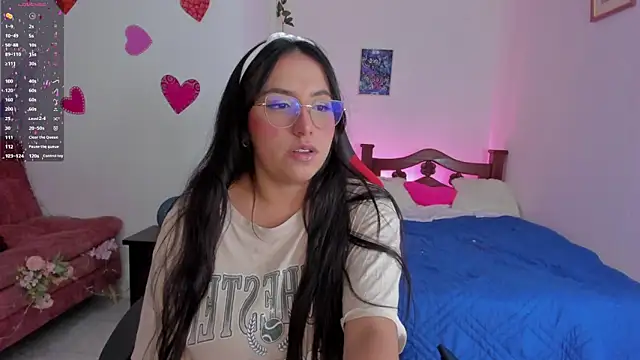 Snapshot of SophieLAmour chatting on 09.28.25 SophieLAmour online show from 09.28.25