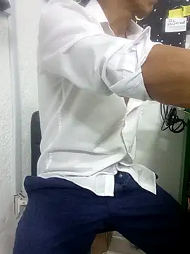 Snapshot of HungHangup chatting on 10.14.25 HungHangup online show from 10.14.25