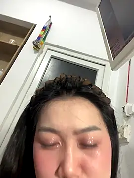 Snapshot of -Halley- chatting on 09.22.25 -Halley- online show from 09.22.25