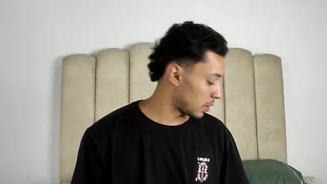 Snapshot of aroncooper1 chatting on 10.06.25 aroncooper1 online show from 10.06.25