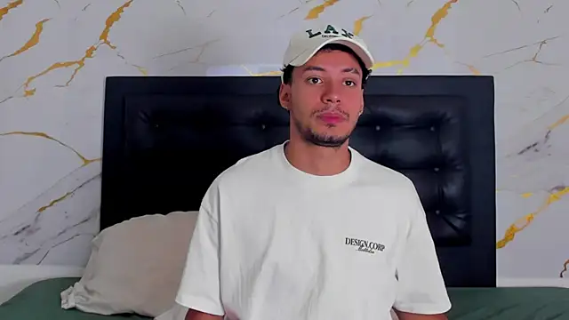 Snapshot of aroncooper1 chatting on 10.08.25 aroncooper1 online show from 10.08.25