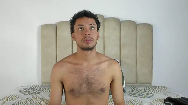 Snapshot of aroncooper1 chatting on 10.09.25 aroncooper1 online show from 10.09.25