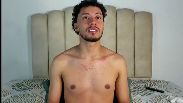 Snapshot of aroncooper1 chatting on 10.17.25 aroncooper1 online show from 10.17.25