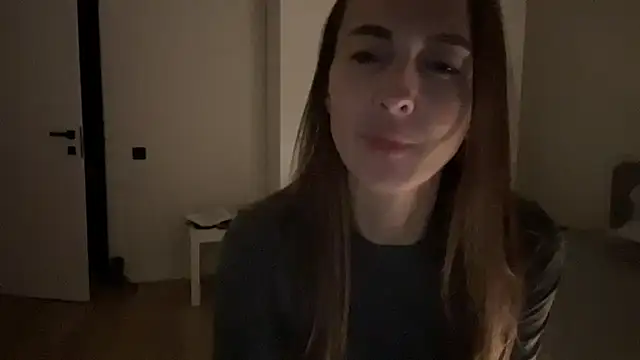 Snapshot of Arivanna chatting on 10.04.25 Arivanna online show from 10.04.25