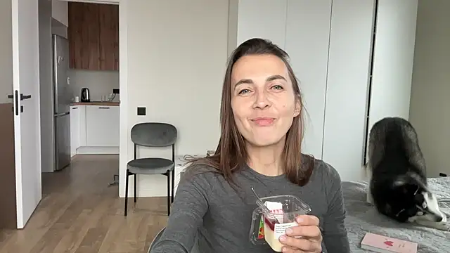 Snapshot of Arivanna chatting on 10.15.25 Arivanna online show from 10.15.25